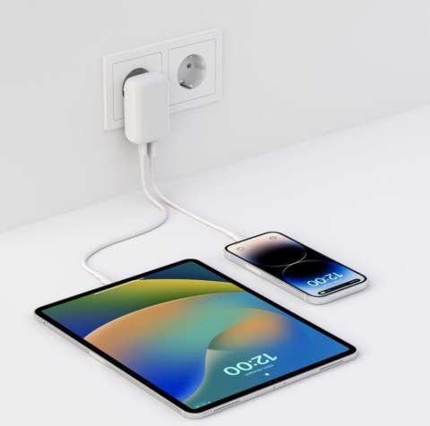 Ładowarka sieciowa BoostCharge 42W USB-C 3 0W USB-A 12W biała Ładowarka sieciowa BoostCharge 42W USB-C 3 0W USB-A 12W biała