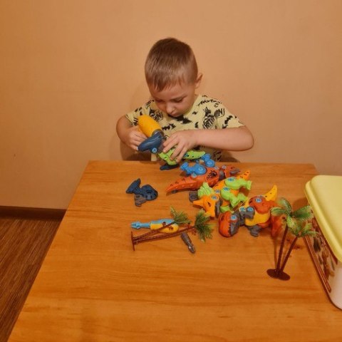 Zestaw konstrukcyjny - dinozaury 24723 Kruzzel Zestaw konstrukcyjny - dinozaury 24723 Kruzzel